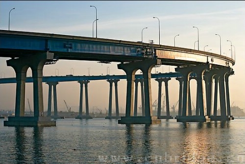 海面近觀圣地亞哥科羅拉多大橋