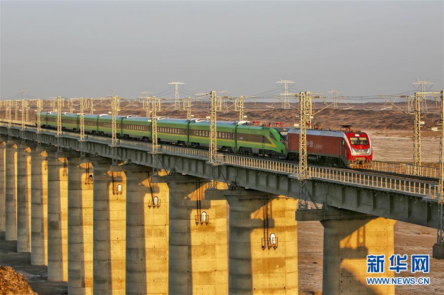 （社會）新疆鐵路首列“復(fù)興號”列車將于近日正式投入運營